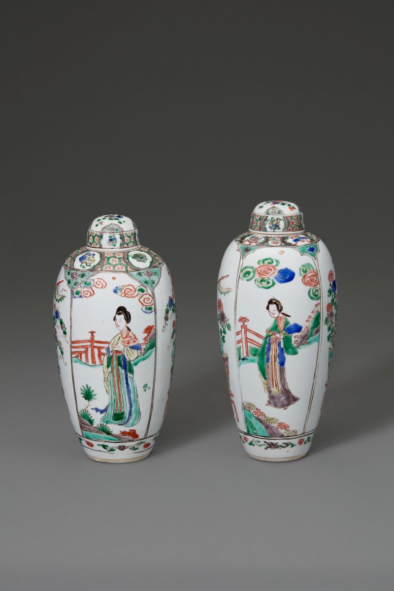 清康熙 五彩仕女圖蓋罐兩件  KANGXI PERIOD (1662-1722)