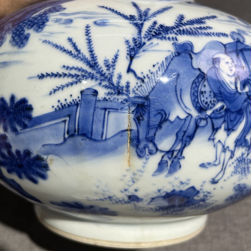 明崇祯青花人物蒜头瓶 - 图13