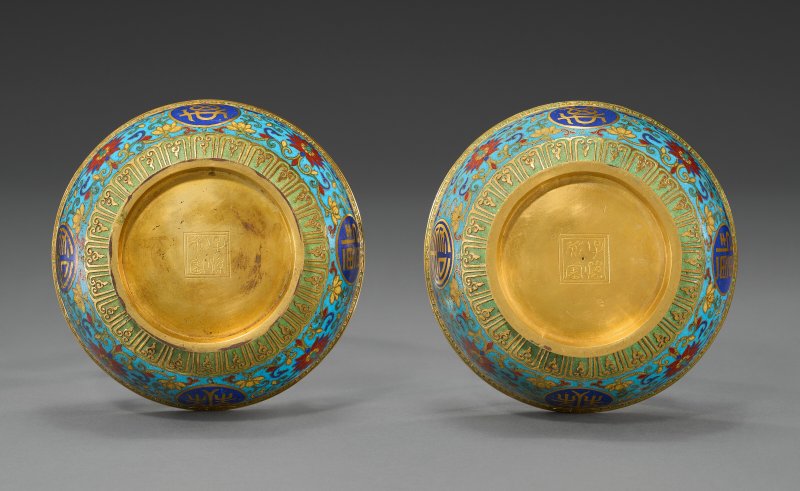 清乾隆 掐絲及鏨胎琺瑯萬壽無疆盌一對  QIANLONG PERIOD (1736-1795) - 图5