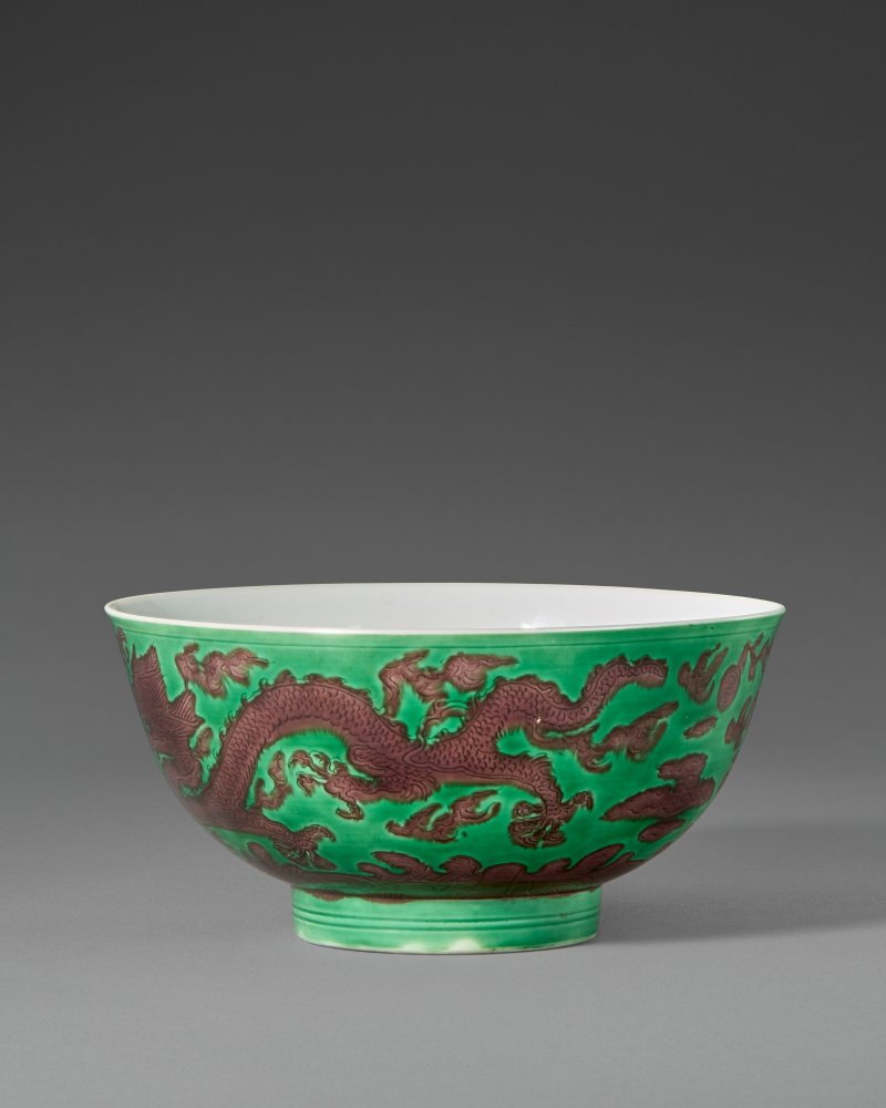 清康熙 綠地紫彩龍紋盌 雙圈六字楷書款  KANGXI SIX-CHARACTER MARK IN UNDERGLAZE BLUE WITHIN A DOUBLE CIRCLE AND OF THE PERIOD (1662-1722) - 图2