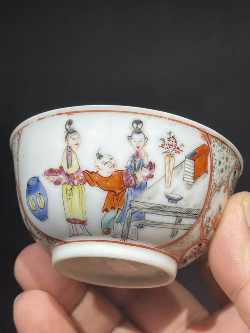 清乾隆广彩人物纹杯碟一套 - 图3