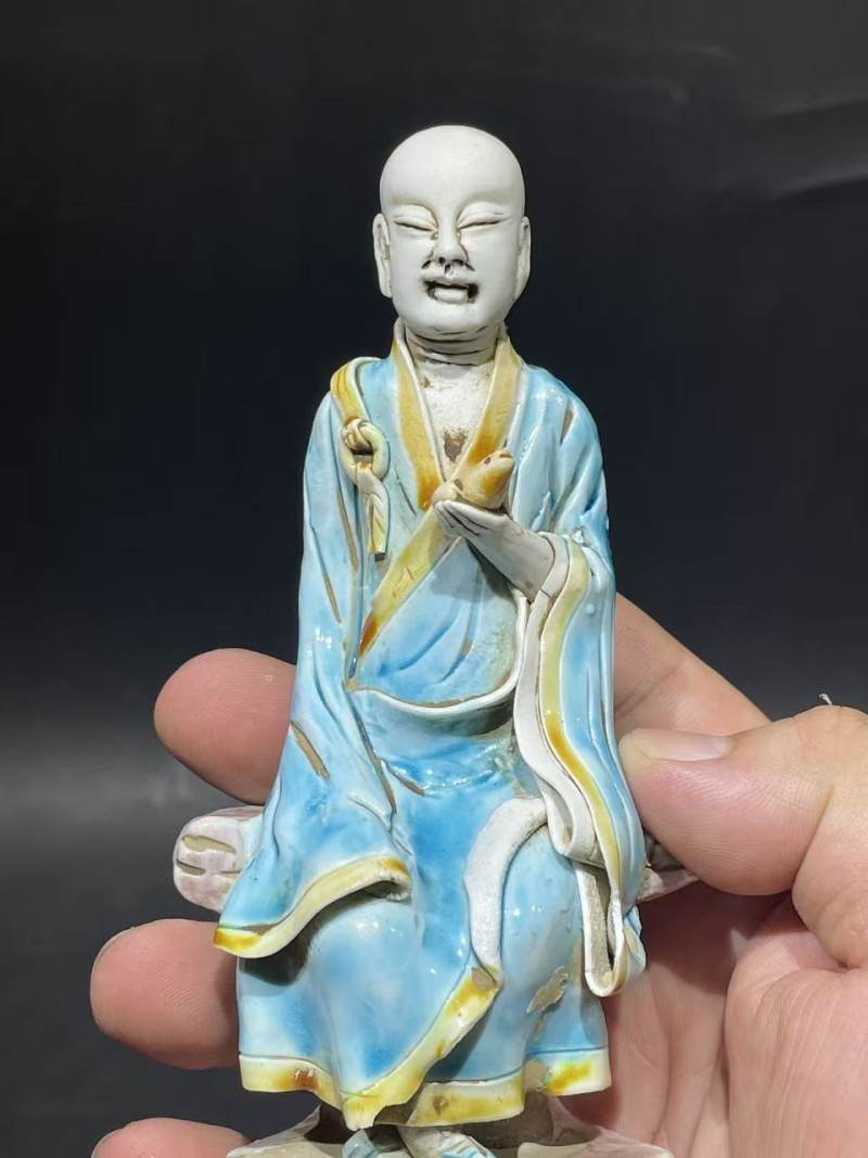 解放后素三彩罗汉瓷塑 - 图5