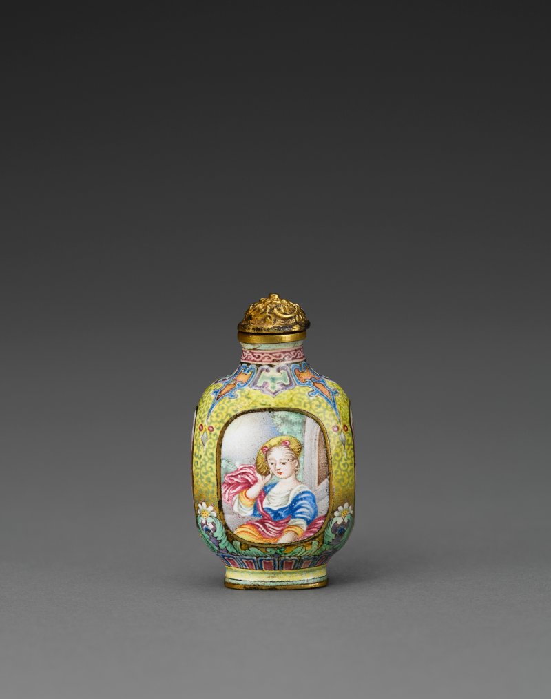 清乾隆 御製銅胎畫琺瑯西洋人物鼻煙壺 四字藍料款  IMPERIAL, PALACE WORKSHOPS, BEIJING, QIANLONG FOUR-CHARACTER MARK IN BLUE ENAMEL AND OF THE PERIOD, 1736-1780 - 图1
