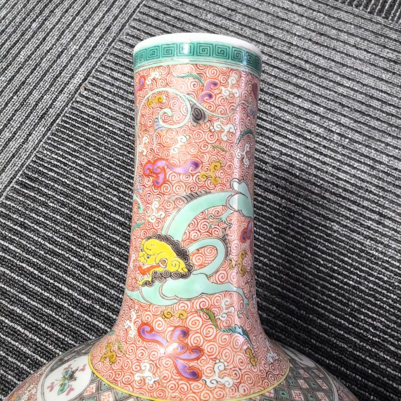 民国 粉彩龙穿花开窗花鸟纹瓶 - 图11