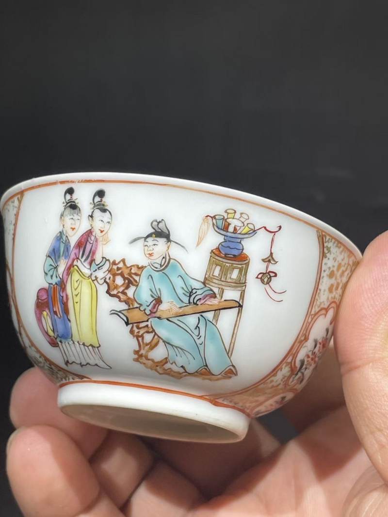 清乾隆广彩人物纹杯碟一套 - 图5