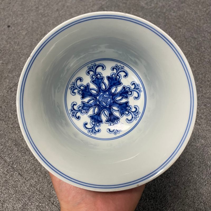 清乾隆 青花缠枝莲托梵文酥油灯 - 图9