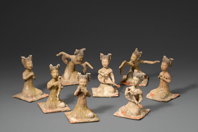 唐 灰釉加彩樂舞俑一組八件  TANG DYNASTY (AD 618-907)