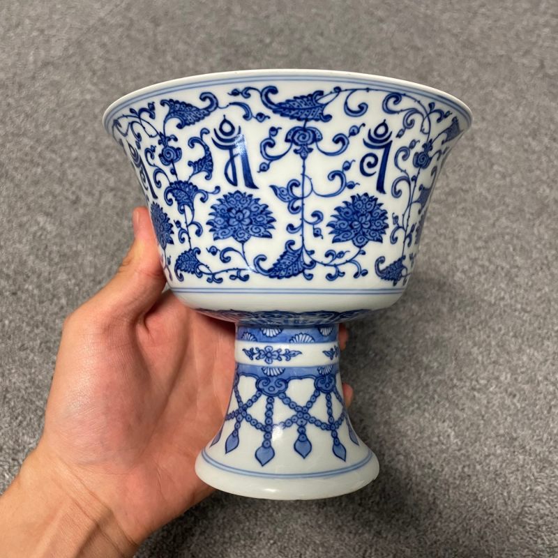清乾隆 青花缠枝莲托梵文酥油灯 - 图10
