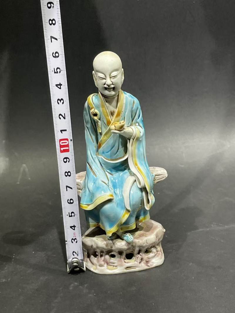 解放后素三彩罗汉瓷塑 - 图8