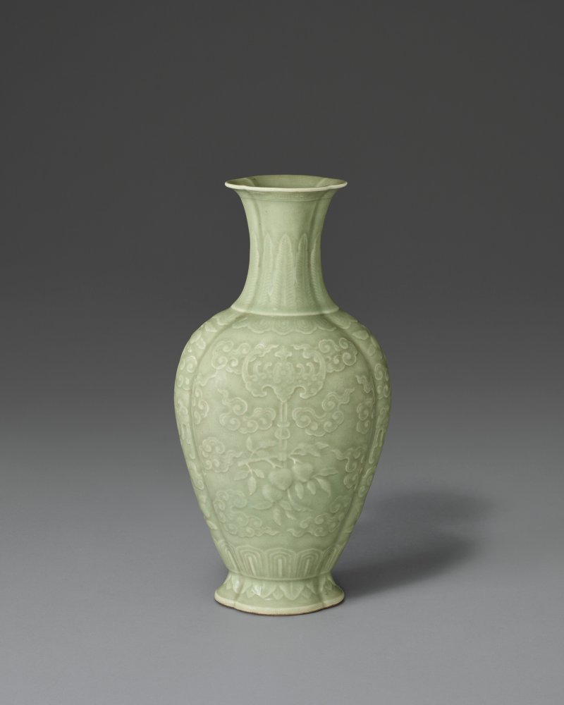 清乾隆 青釉刻花模印福壽紋瓜棱瓶 六字篆書印款  QIANLONG IMPRESSED SEAL MARK AND OF THE PERIOD (1736-1795)
