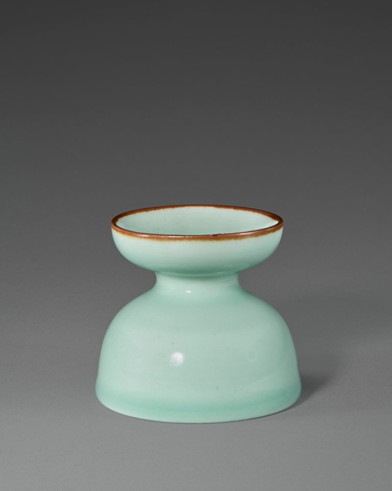 清十八/十九世紀 粉青釉小水丞  18TH-19TH CENTURY