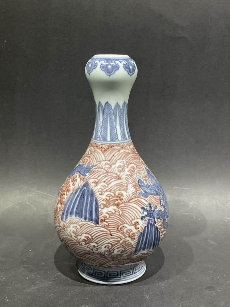 青花釉里红海水龙纹蒜头瓶 - 图4