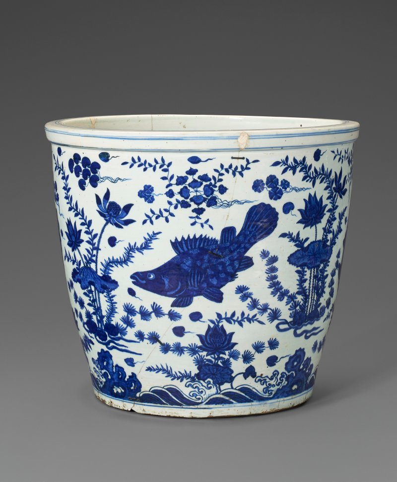 明萬曆 青花魚藻紋大缸 單行六字款  WANLI SIX-CHARACTER MARK IN UNDERGLAZE BLUE IN A LINE AND OF THE PERIOD (1573-1619) - 图3