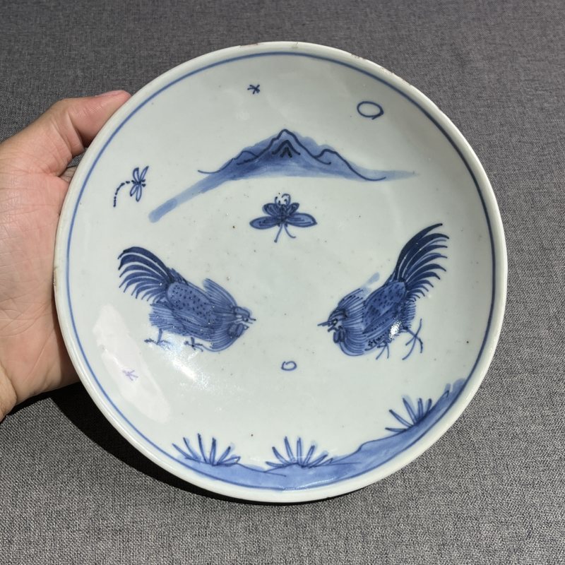 明天启青花斗鸡图盘 - 图4