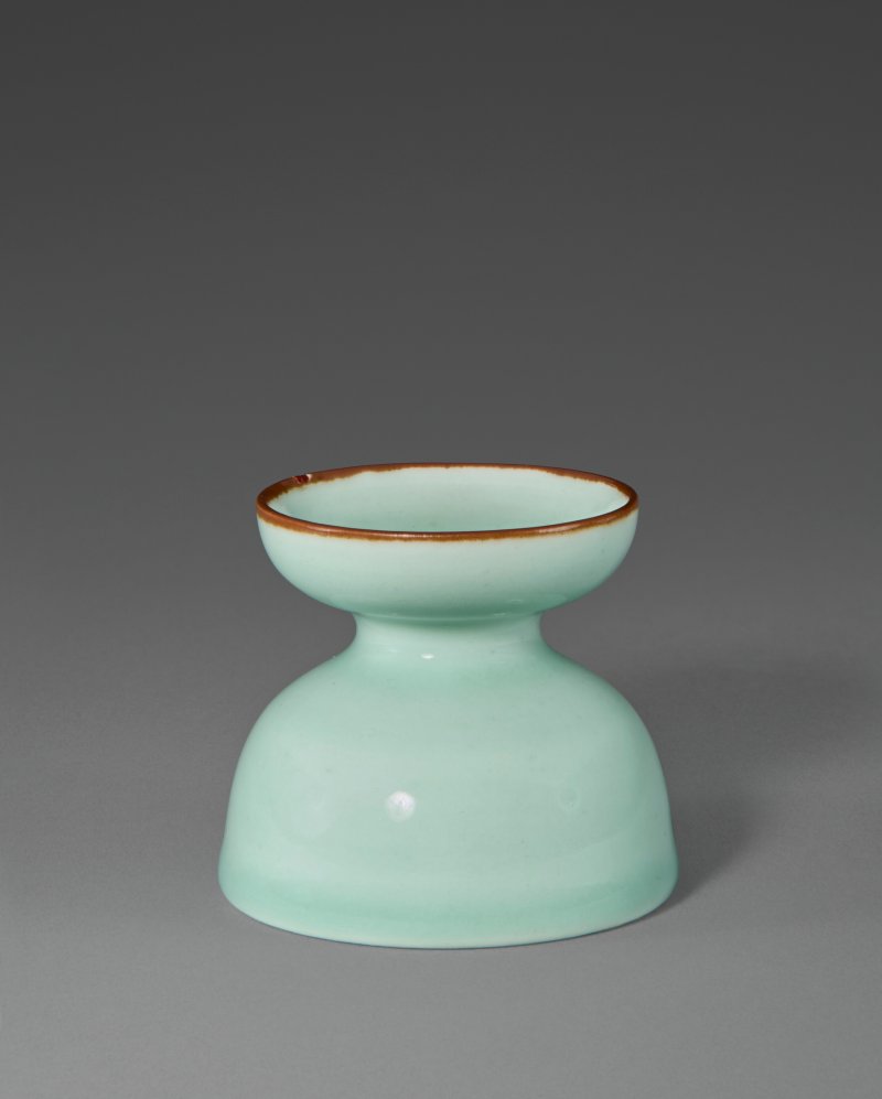 清十八/十九世紀 粉青釉小水丞  18TH-19TH CENTURY - 图2