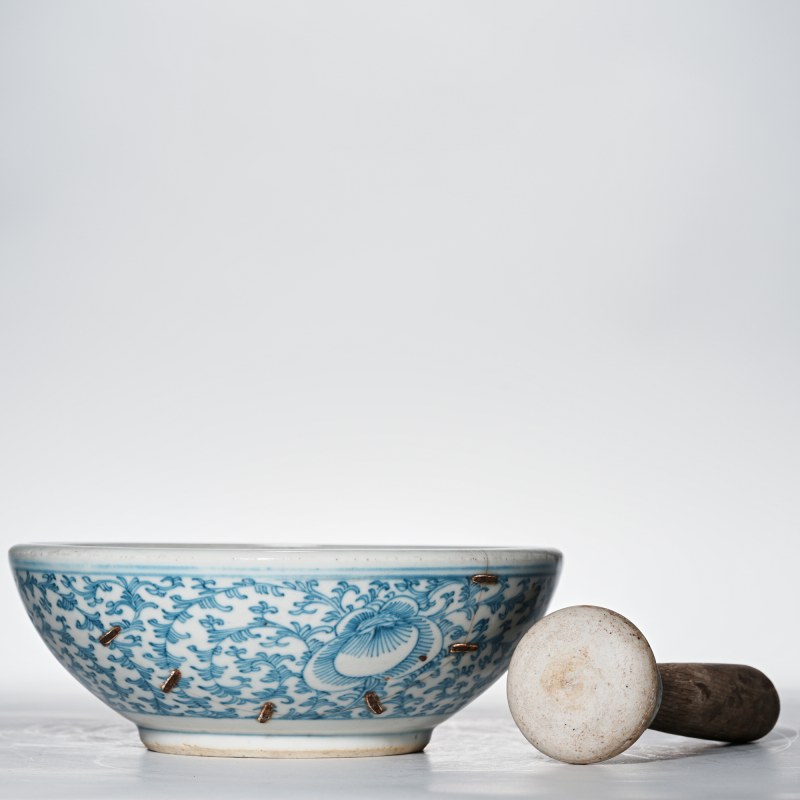 清中期 青花缠枝花卉纹药钵，药杵一组 - 图2