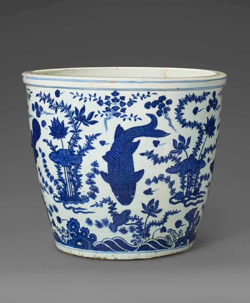 明萬曆 青花魚藻紋大缸 單行六字款  WANLI SIX-CHARACTER MARK IN UNDERGLAZE BLUE IN A LINE AND OF THE PERIOD (1573-1619) - 图4