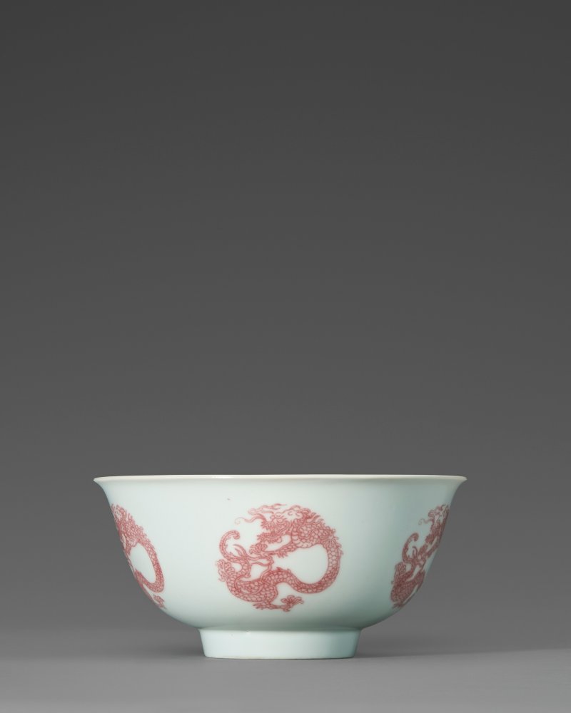 清康熙 釉裏紅團龍紋盌 雙圈六字楷書款  KANGXI SIX-CHARACTER MARK IN UNDERGLAZE BLUE WITHIN A DOUBLE CIRCLE AND OF THE PERIOD (1662-1722) - 图2