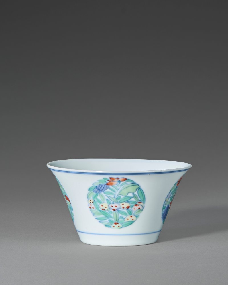 清康熙/雍正 鬥彩團花紋馬蹄盃  KANGXI-YONGZHENG PERIOD (1662-1735) - 图2