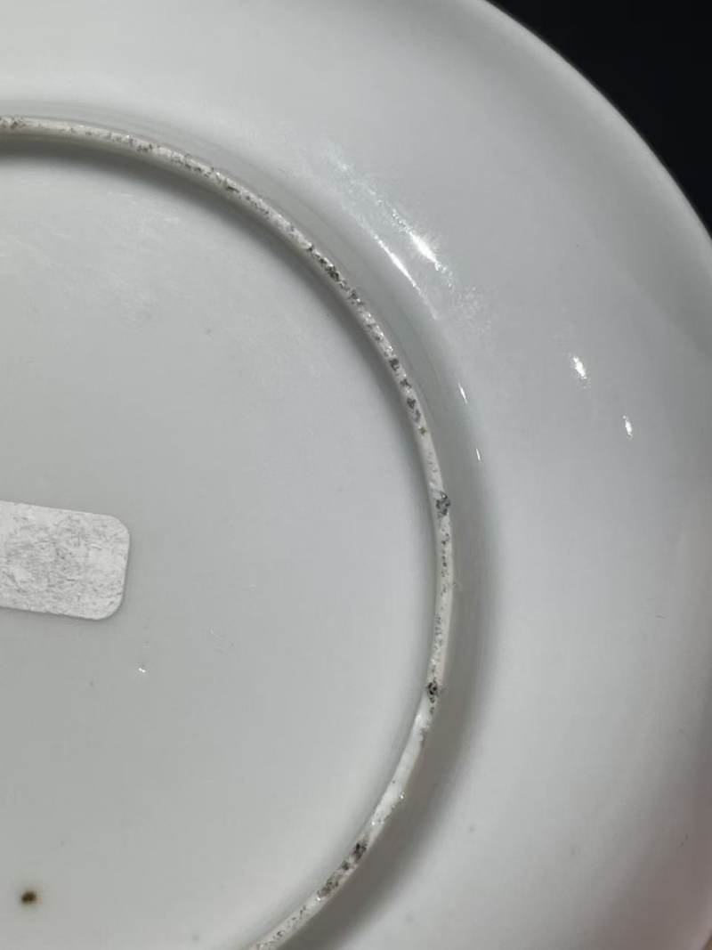 清乾隆广彩人物纹杯碟一套 - 图11