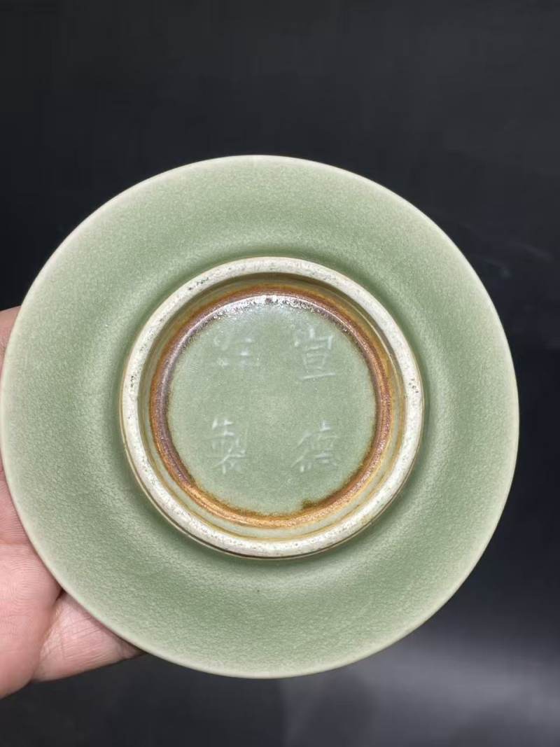 清乾隆豆青釉暗刻灵芝纹盘 - 图5