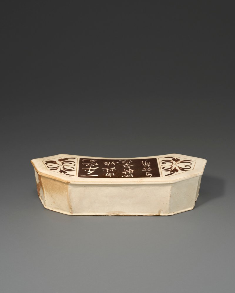 宋/金 十二/十三世紀 磁州窯白地黑花詩文枕  SONG-JIN DYNASTY, 12TH-13TH CENTURY - 图2