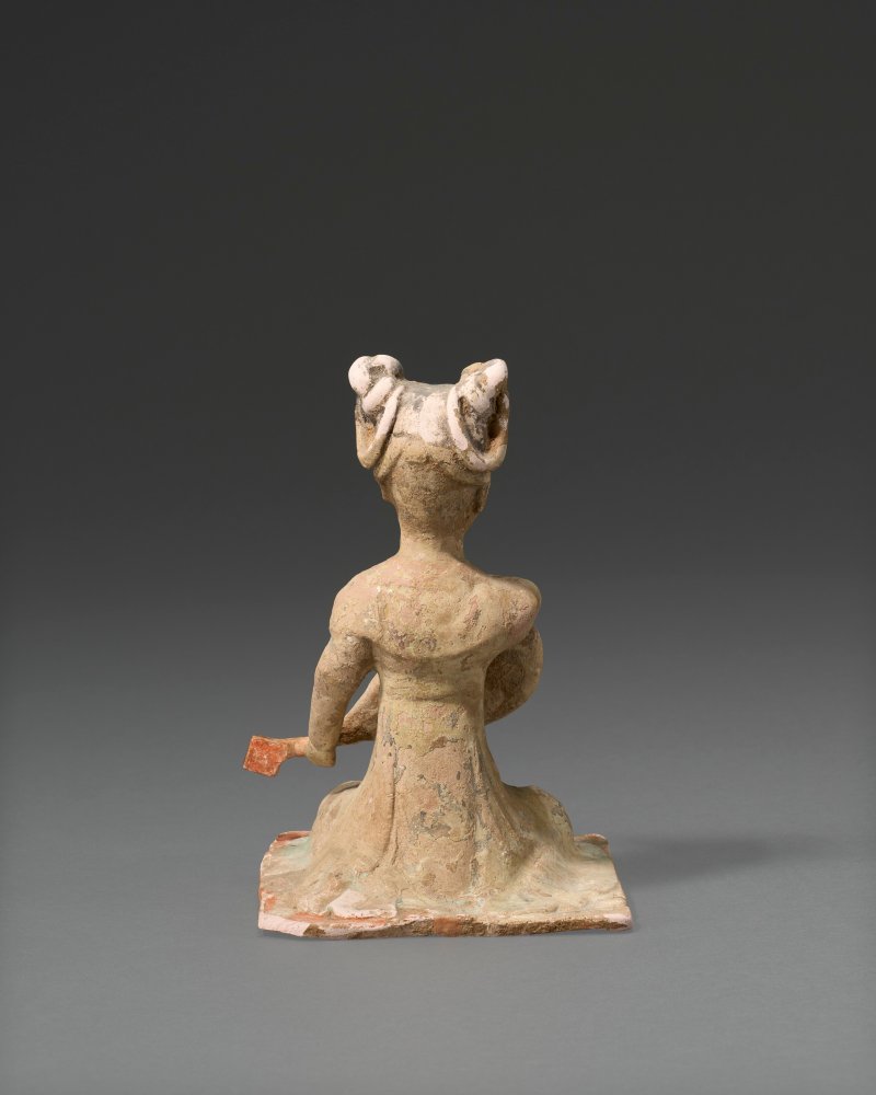 唐 灰釉加彩樂舞俑一組八件  TANG DYNASTY (AD 618-907) - 图5