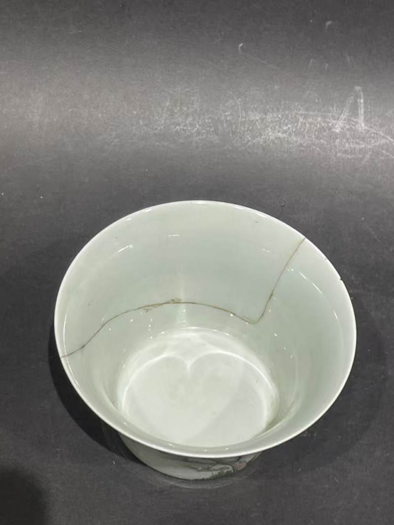 民国粉彩人物纹马蹄杯 - 图5
