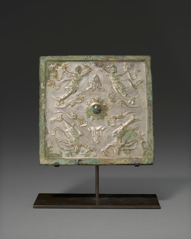 唐/遼 銅鎏銀飛天紋方鏡  TANG-LIAO DYNASTY (AD 618-1125)