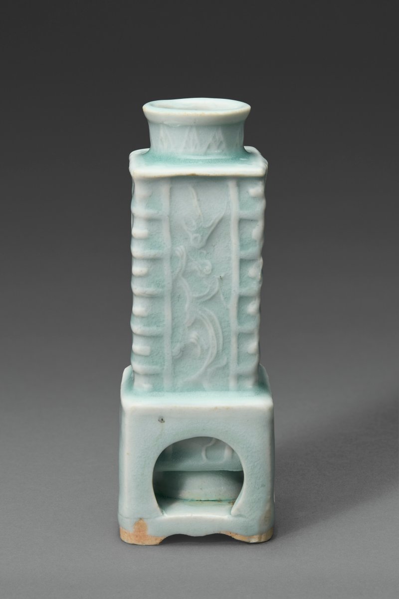 元初 十三世紀末/十四世紀初 青白釉琮式瓶  EARLY YUAN DYNASTY, LATE 13TH-EARLY 14TH CENTURY - 图3