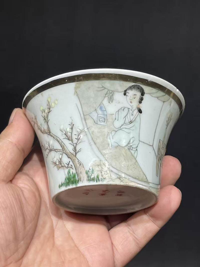 民国粉彩人物纹马蹄杯 - 图6
