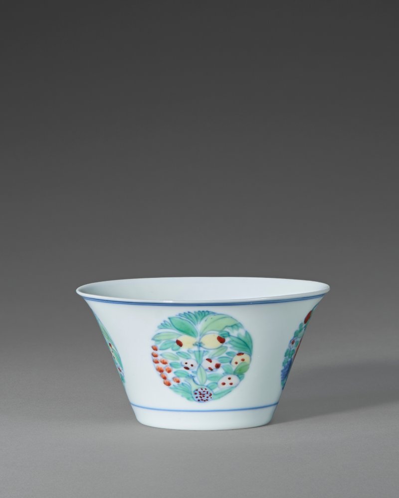 清康熙/雍正 鬥彩團花紋馬蹄盃  KANGXI-YONGZHENG PERIOD (1662-1735) - 图4