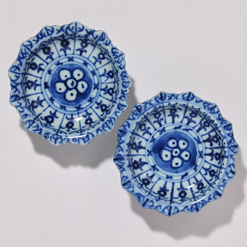 清晚期 青花花卉纹花口供盘一对 - 图3