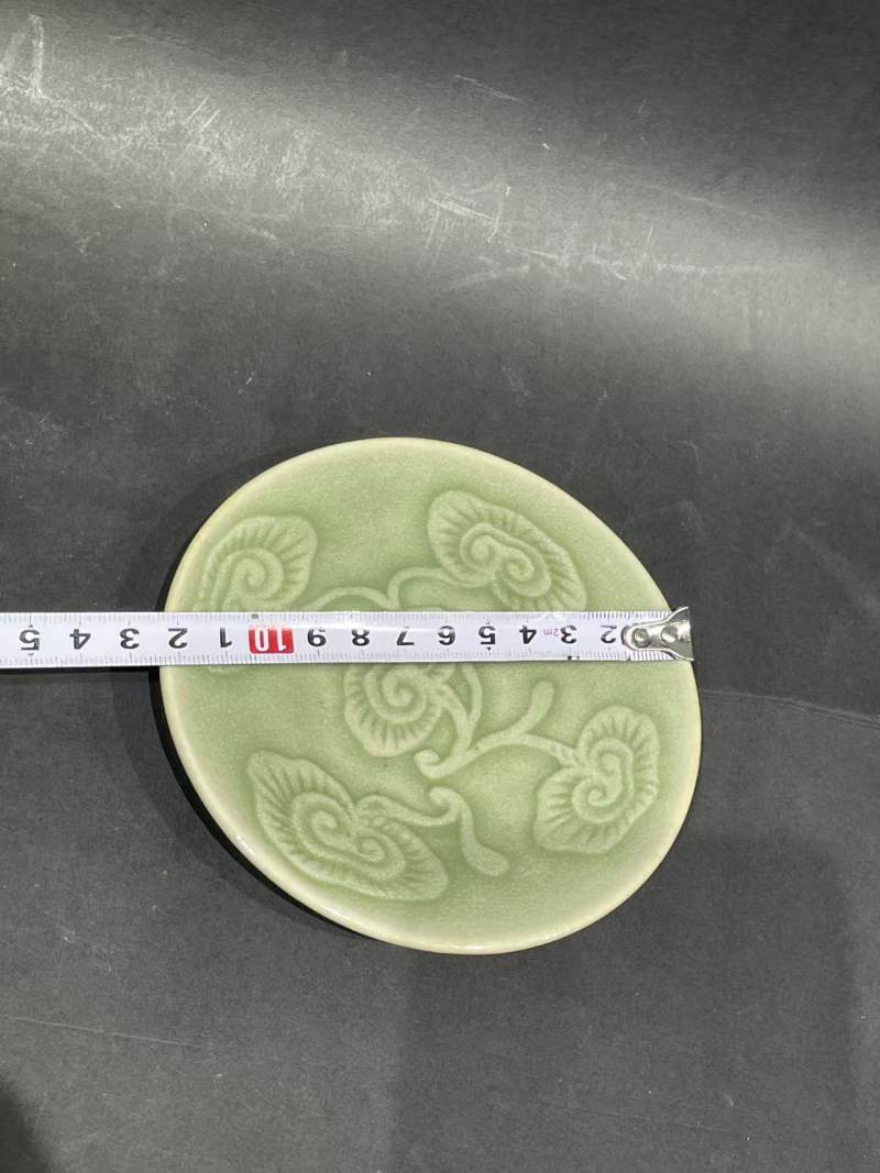 清乾隆豆青釉暗刻灵芝纹盘 - 图9