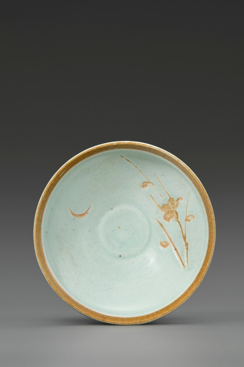 宋 白舍窯青白釉劃月影梅紋盞  SONG DYNASTY (AD 960-1279)