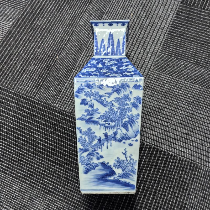 清中期 青花山水人物图四方瓶 - 图8