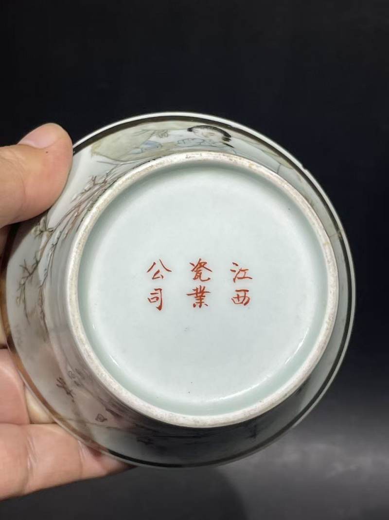 民国粉彩人物纹马蹄杯 - 图9
