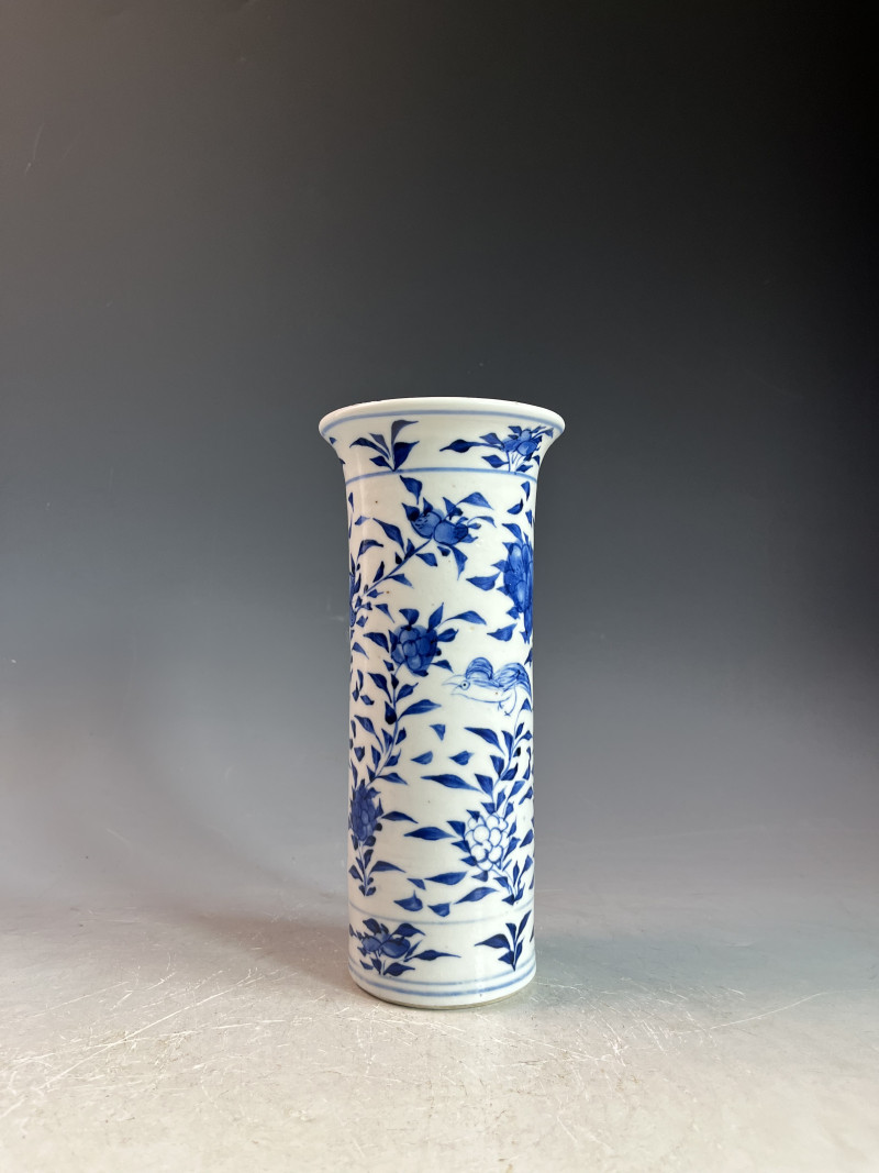 清晚 青花细路花鸟纹桶瓶 - 图2