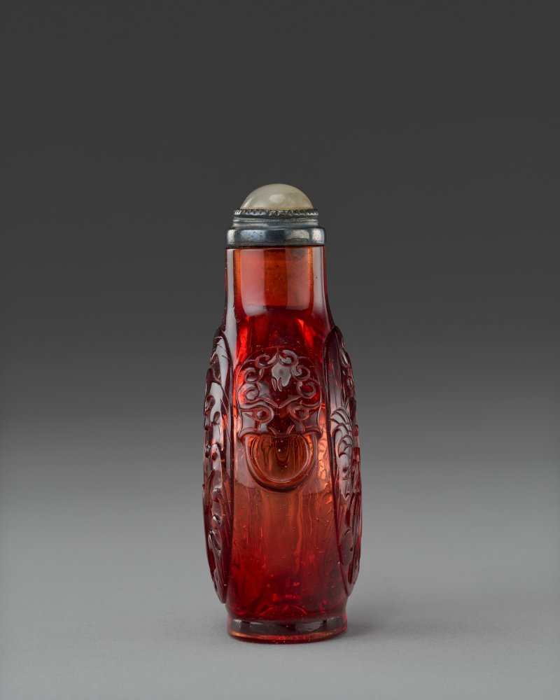 1730-1780年 或為御製 紅玻璃雕鯉躍龍門鼻煙壺  POSSIBLY IMPERIAL, POSSIBLY PALACE WORKSHOPS, BEIJING, 1730-1780 - 图3