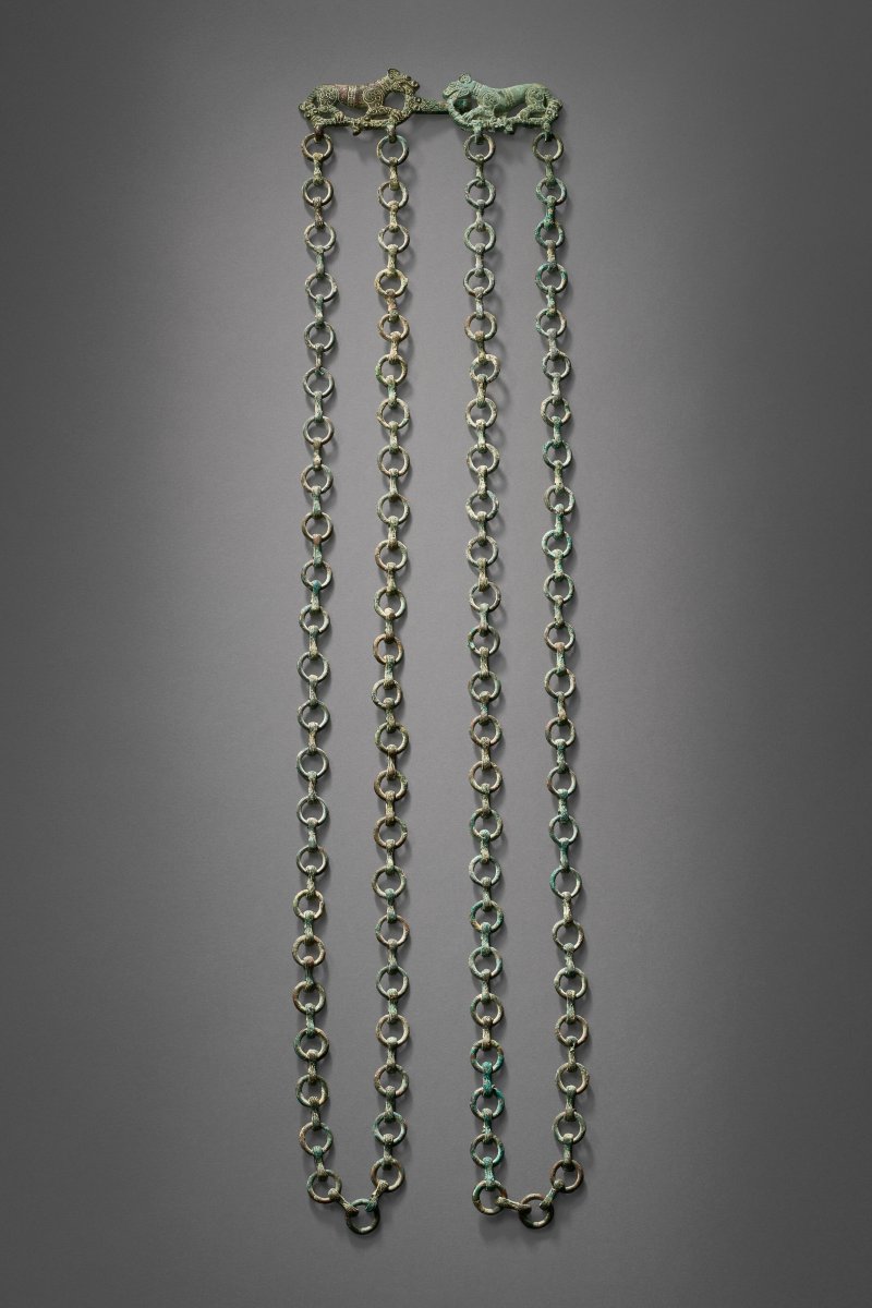 公元前六至五世紀 銅虎形環鏈帶鈎一組  6TH-5TH CENTURY BC