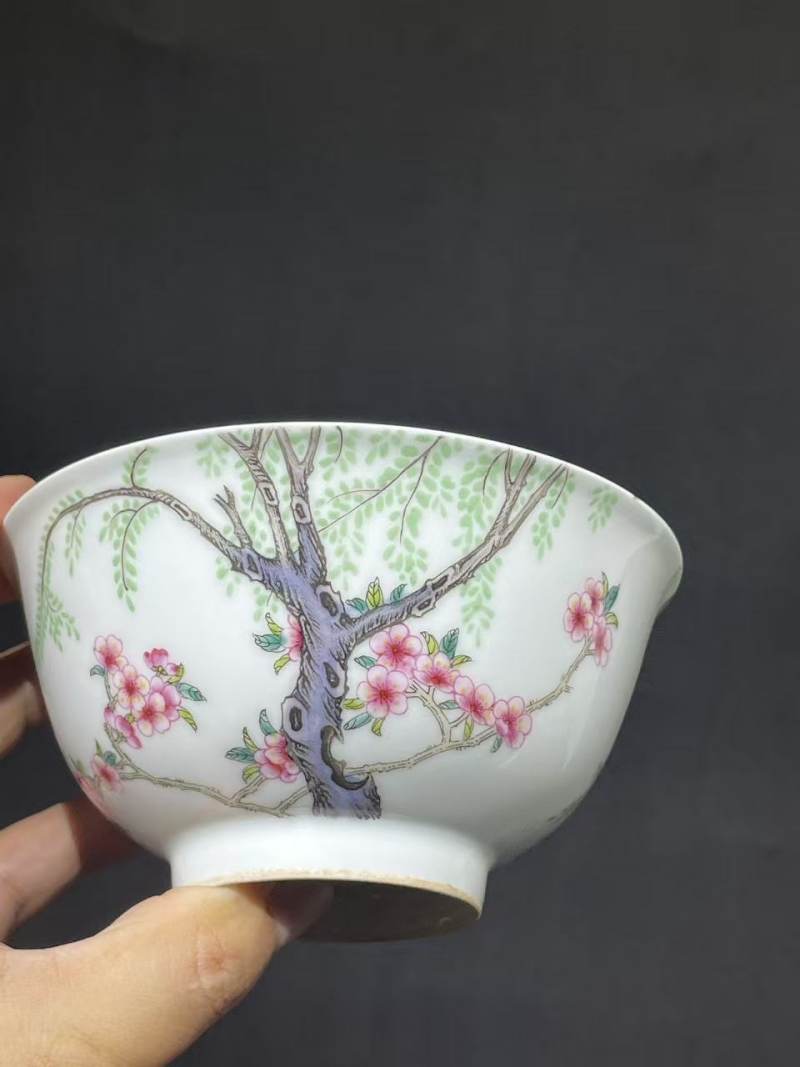 珐琅彩柳燕图碗 - 图2