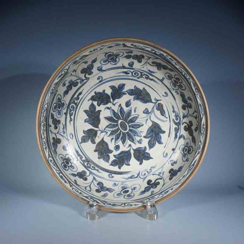 元青花缠枝莲大盘 - 图1
