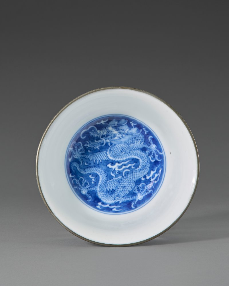 清乾隆 青花留白龍紋盌 六字篆書款  QIANLONG SEAL MARK IN UNDERGLAZE BLUE AND OF THE PERIOD (1736-1795) - 图3