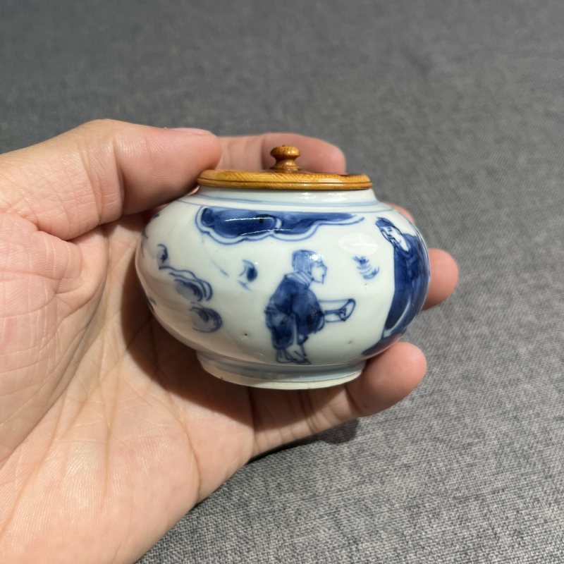 明崇祯青花人物盖罐 - 图6