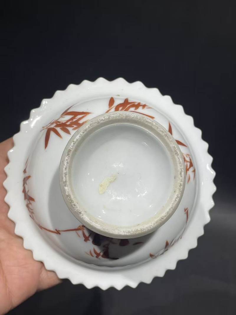 清粉彩人物纹高足花口碗 - 图4