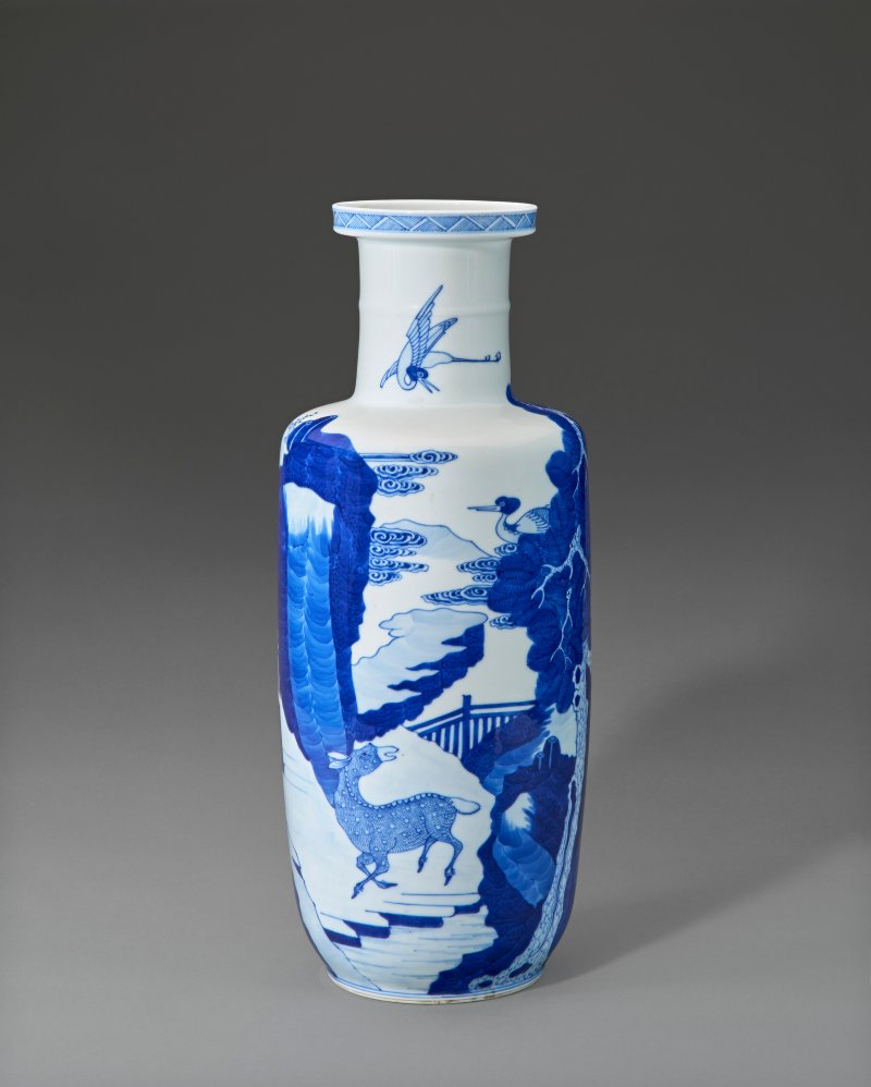 清十八/十九世紀 青花山水瑞獸圖棒槌瓶  18TH-19TH CENTURY
