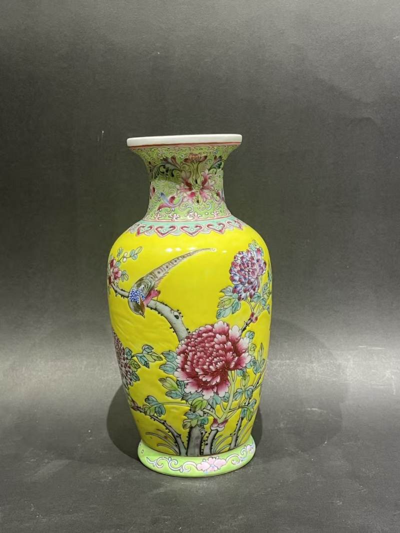 民国黄帝粉彩花鸟瓶 - 图1