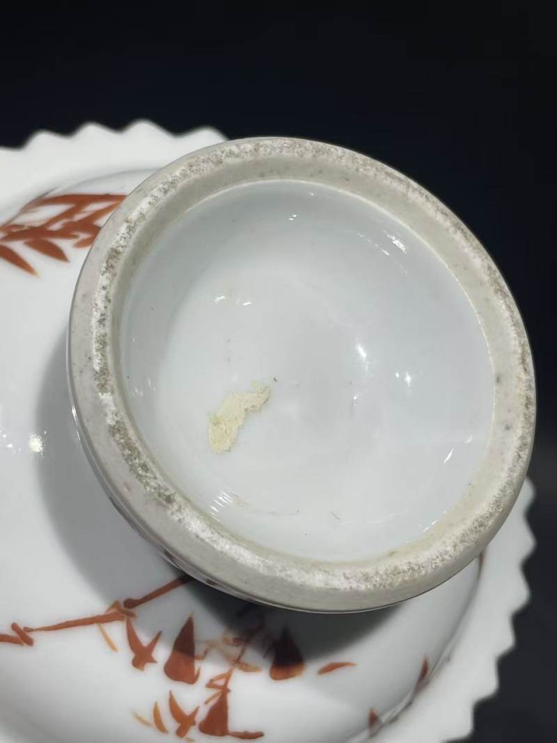 清粉彩人物纹高足花口碗 - 图5