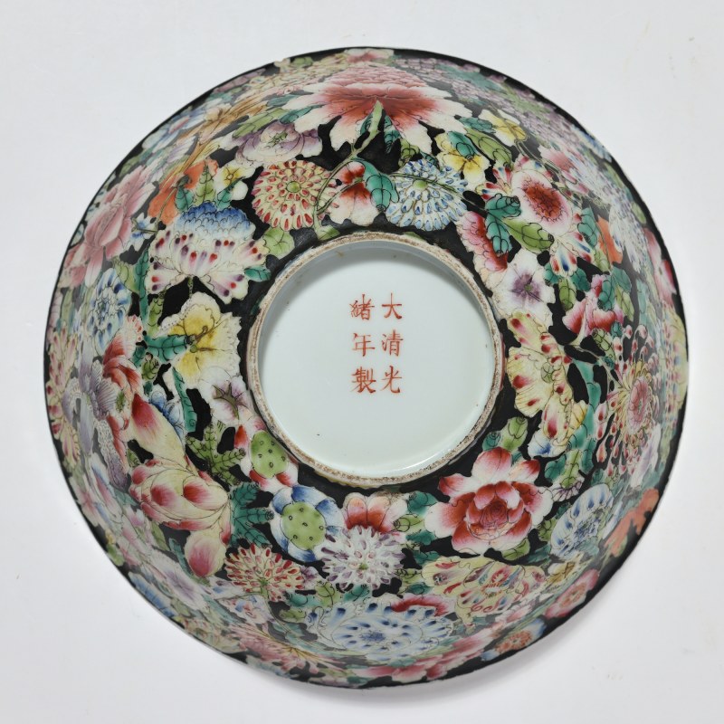 清光绪 墨地粉彩花卉纹碗 - 图5