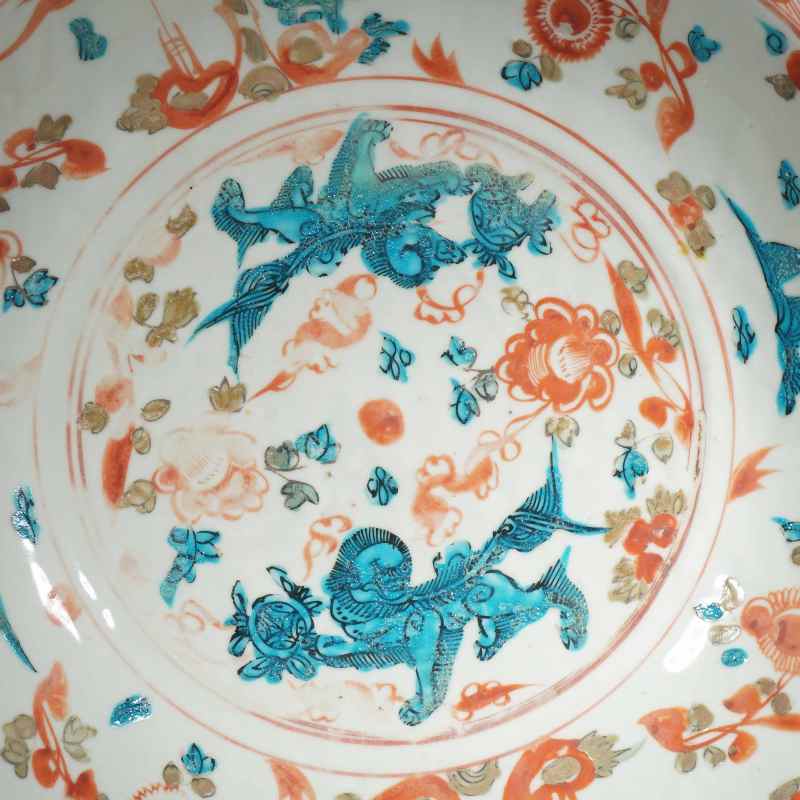 明晚期红绿彩花鸟瑞兽大盘 - 图2